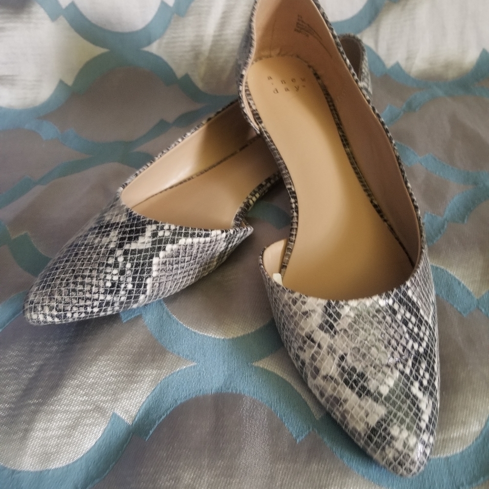 Flat shoes